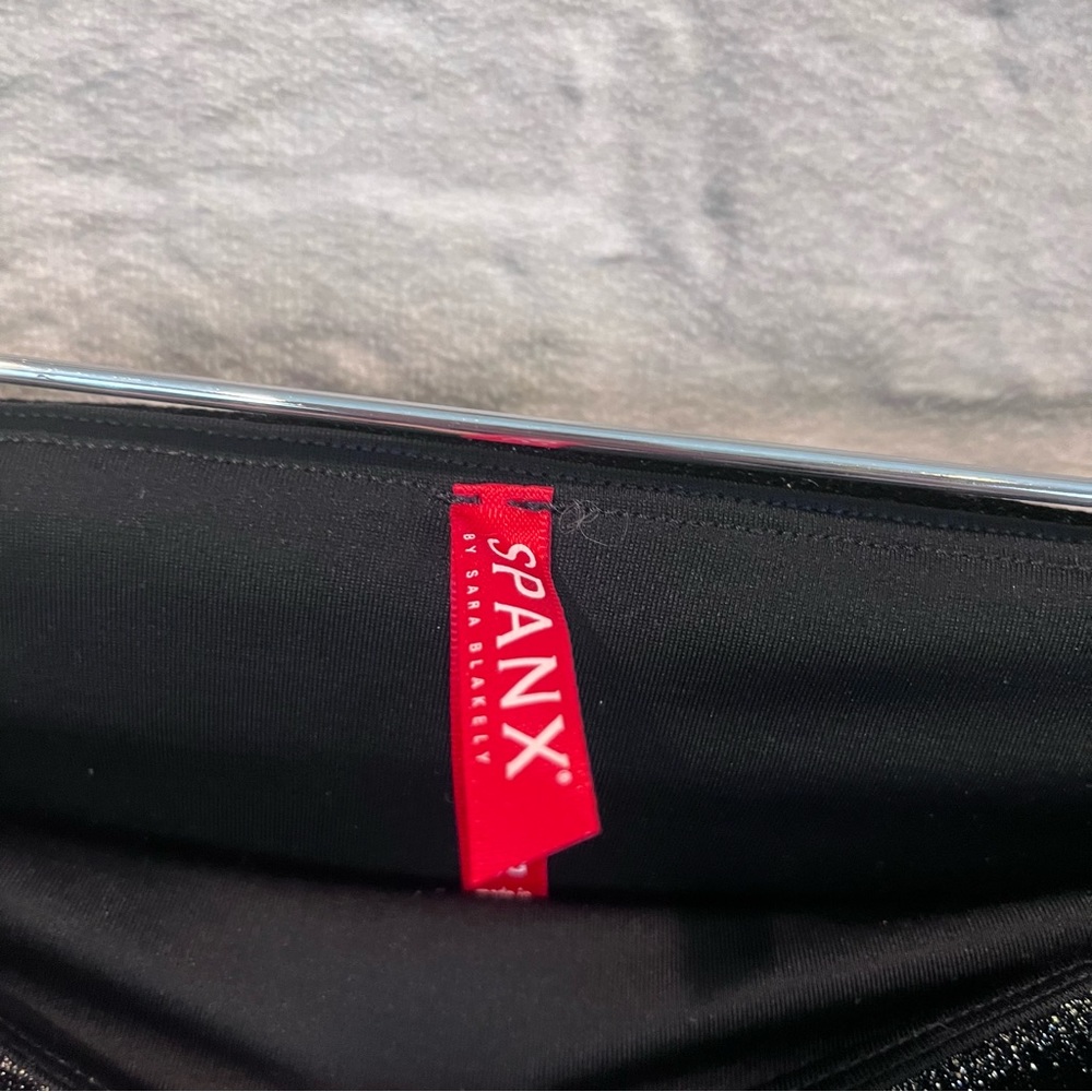Spanx Velvet Shine Legging - Black & Good Metallic Soft Medium Shaping - Large - Picture 10 of 10